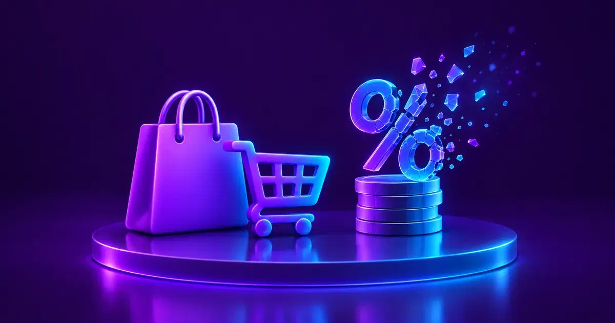 Ilustración 3D de una bolsa de compras y un carrito sobre una plataforma iluminada, junto a una pila de monedas donde un símbolo de porcentaje se rompe en pedazos, en tonos violeta y azul